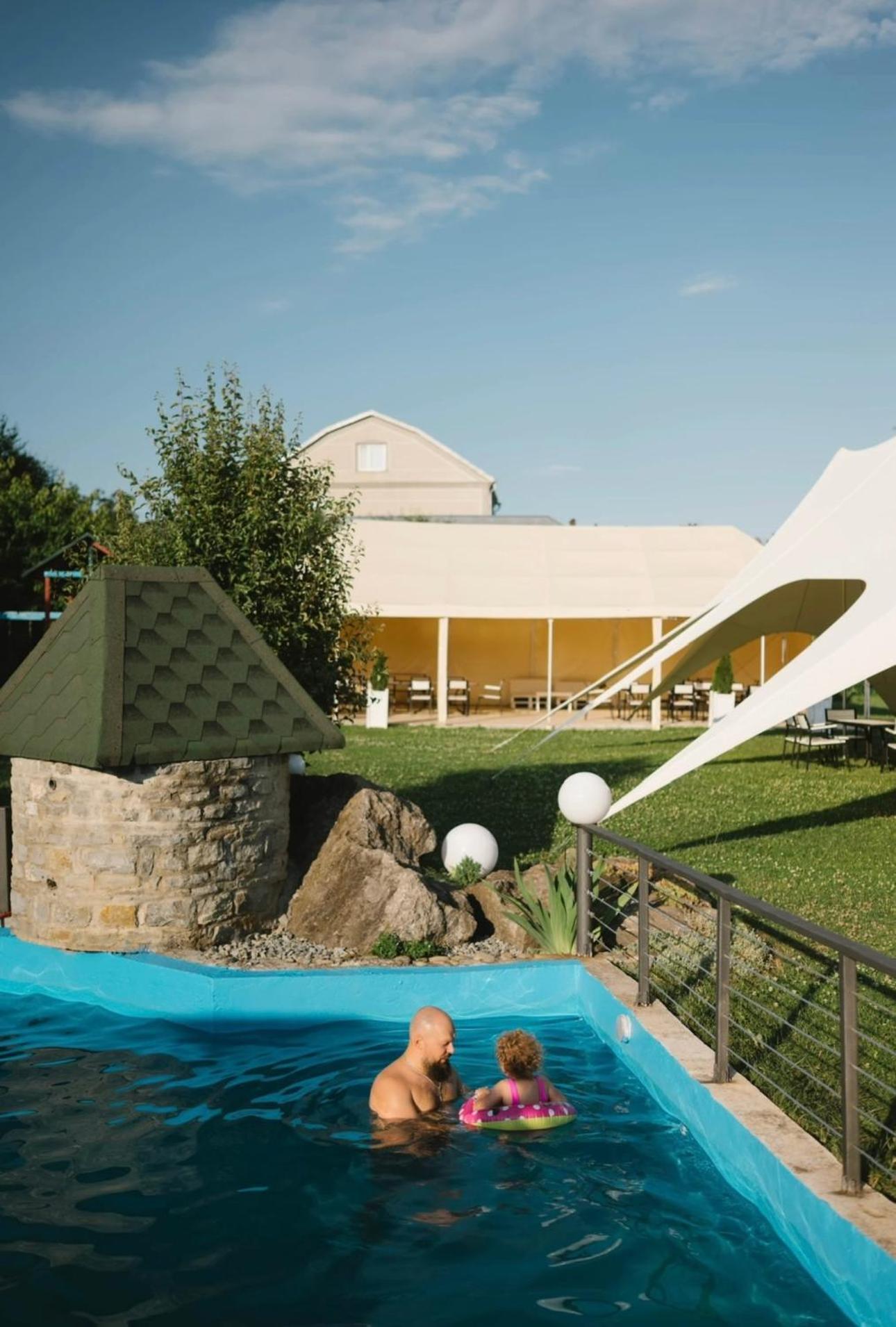 Сottage "Family Estate" Kamianets-Podilskyi Exterior foto