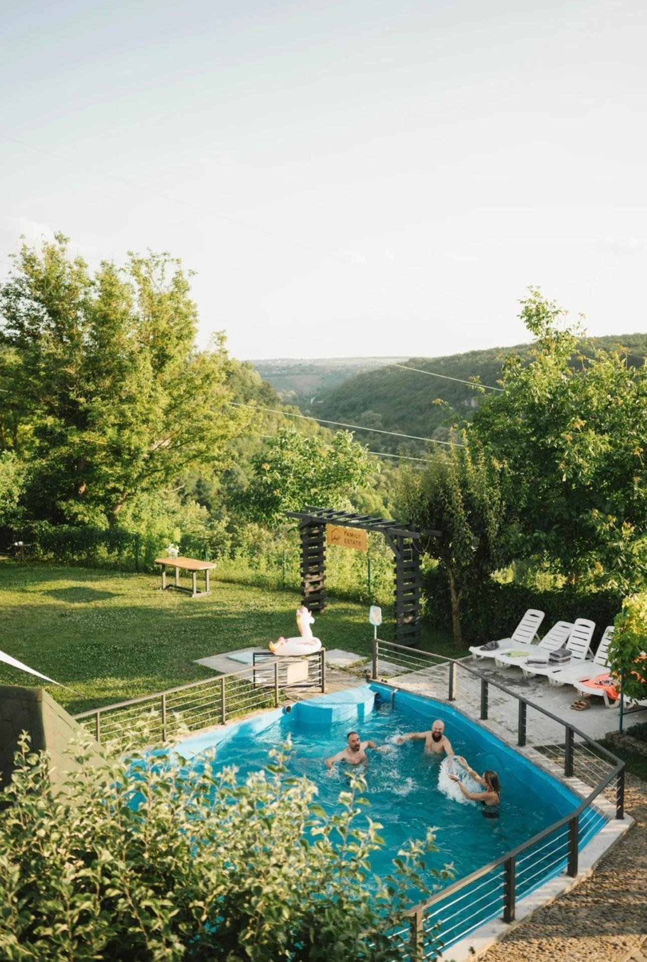 Сottage "Family Estate" Kamianets-Podilskyi Exterior foto